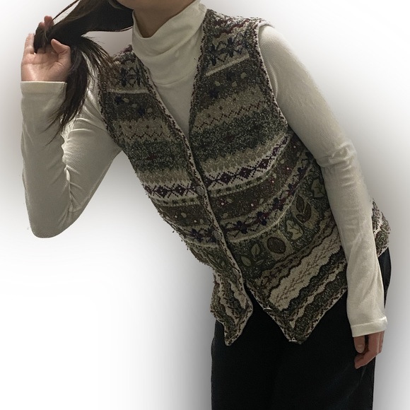 Northern Reflections V-neck Vest - Picture 1 of 8